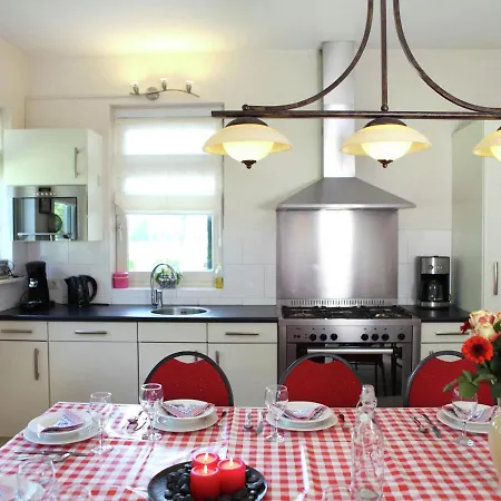בית נופש Spacious Farmhouse In Achterhoek With Play Loft *