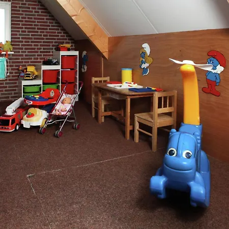 Spacious Farmhouse In Achterhoek With Play Loft בית נופש *