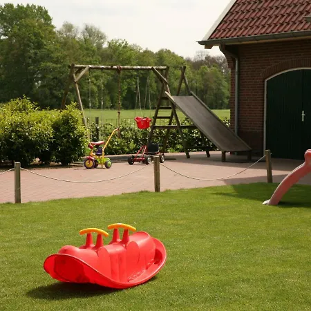 Spacious Farmhouse In Achterhoek With Play Loft בית נופש